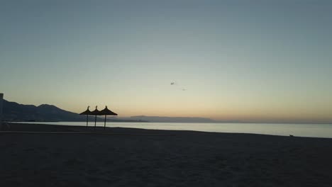 Slow-sideways-movement-from-the-beach-into-the-ocean