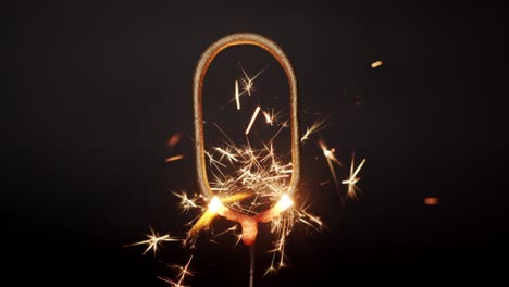 cerca, fuego artificial número cero. las luces de los fuegos artificiales se apagan cuando están completamente quemadas.