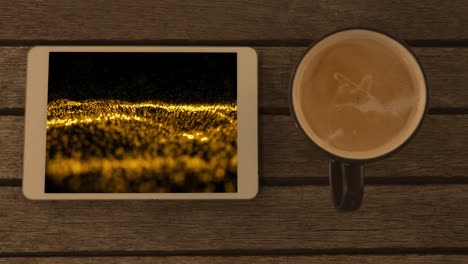 Animación-De-Un-Teléfono-Inteligente-Con-Estelas-De-Luz-En-La-Pantalla-Y-Una-Taza-De-Café-En-El-Escritorio