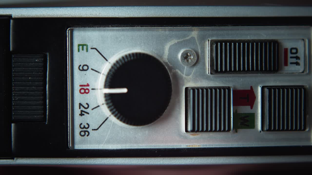 동영상 카메라의 수동 회전 실행 속도 스위치