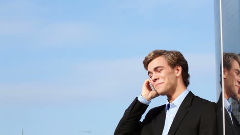 Businessman-talking-on-mobile-phone-outdoors