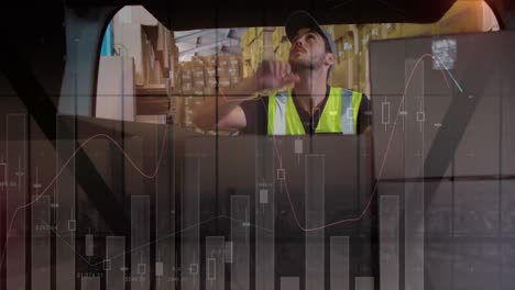 Procesamiento-De-Datos-Estadísticos-Contra-El-Repartidor-Caucásico-Apilando-Cajas-Del-Almacén-En-Su-Camioneta