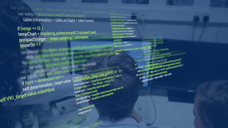Siddende udvikler betjener arbejdsstation og igangsætter et flydende grønt kode-overlay under en tech-demo.