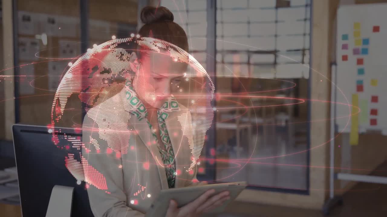 태블릿을 사용하는 코카시안 사업가 여성에 대한 전 세계 및 연결 네트워크의 애니메이션