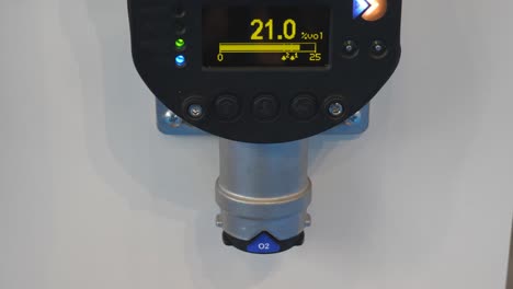 gas detector display showing oxygen level