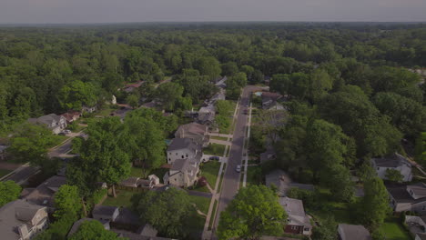 Slow-pan-to-the-right-of-suburban-neighborhood-in-Ladue-in-St