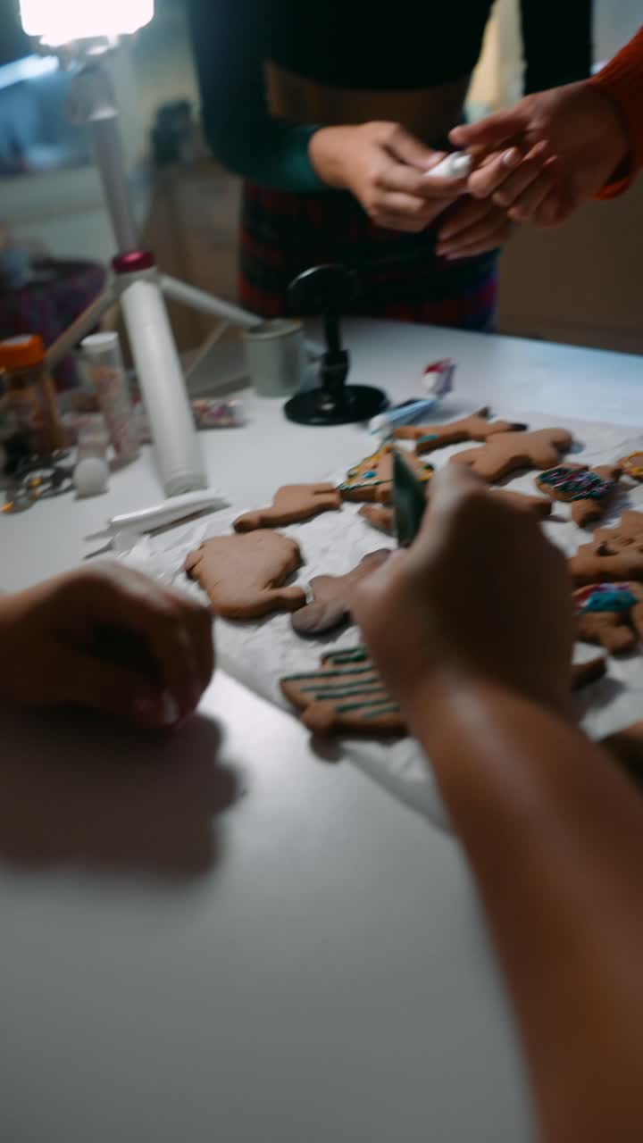Decorating Gingerbread Cookies for the Holidays