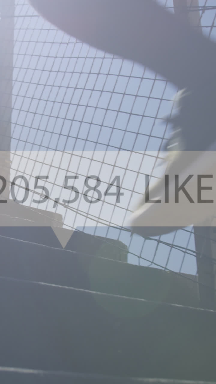 animación del icono de los medios sobre un hombre afroamericano corriendo por las escaleras al aire libre