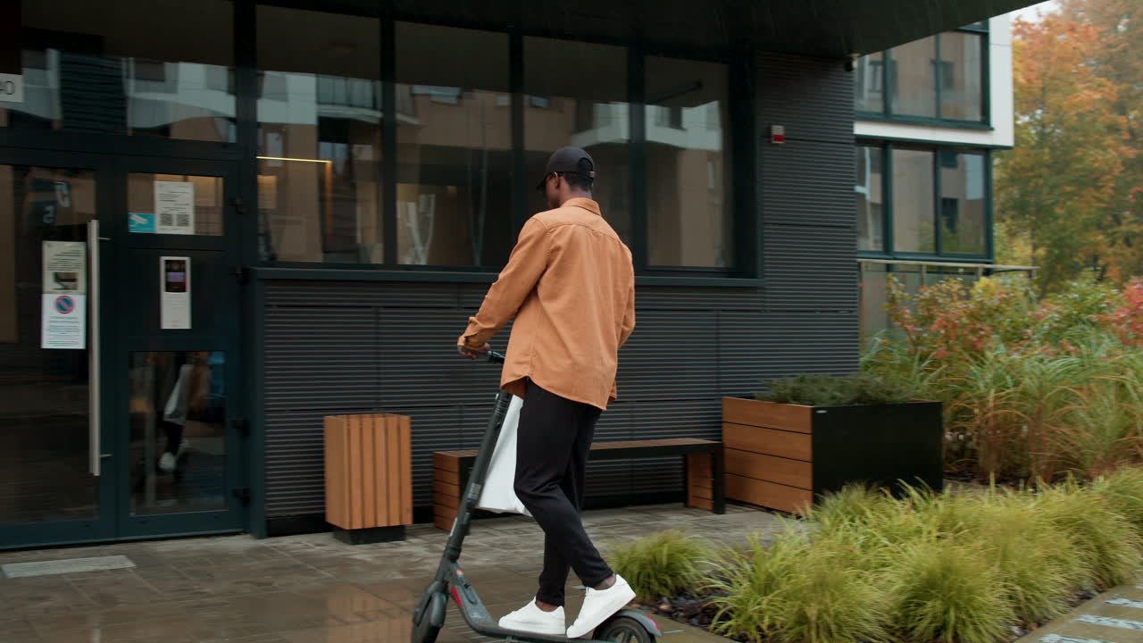 Courier delivering food