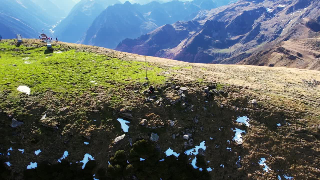 360-Grad-Aufnahme des Pic du Cabaliros bietet weite Ausblicke, beliebt zum Skifahren.