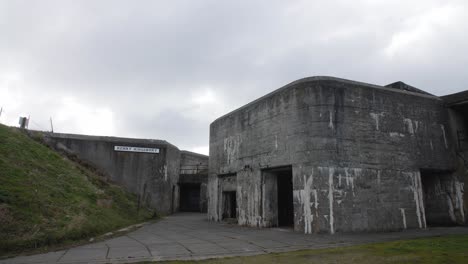 Panning-shot-of-Fort-Casey's-historic-military-compound-in-Washington-State