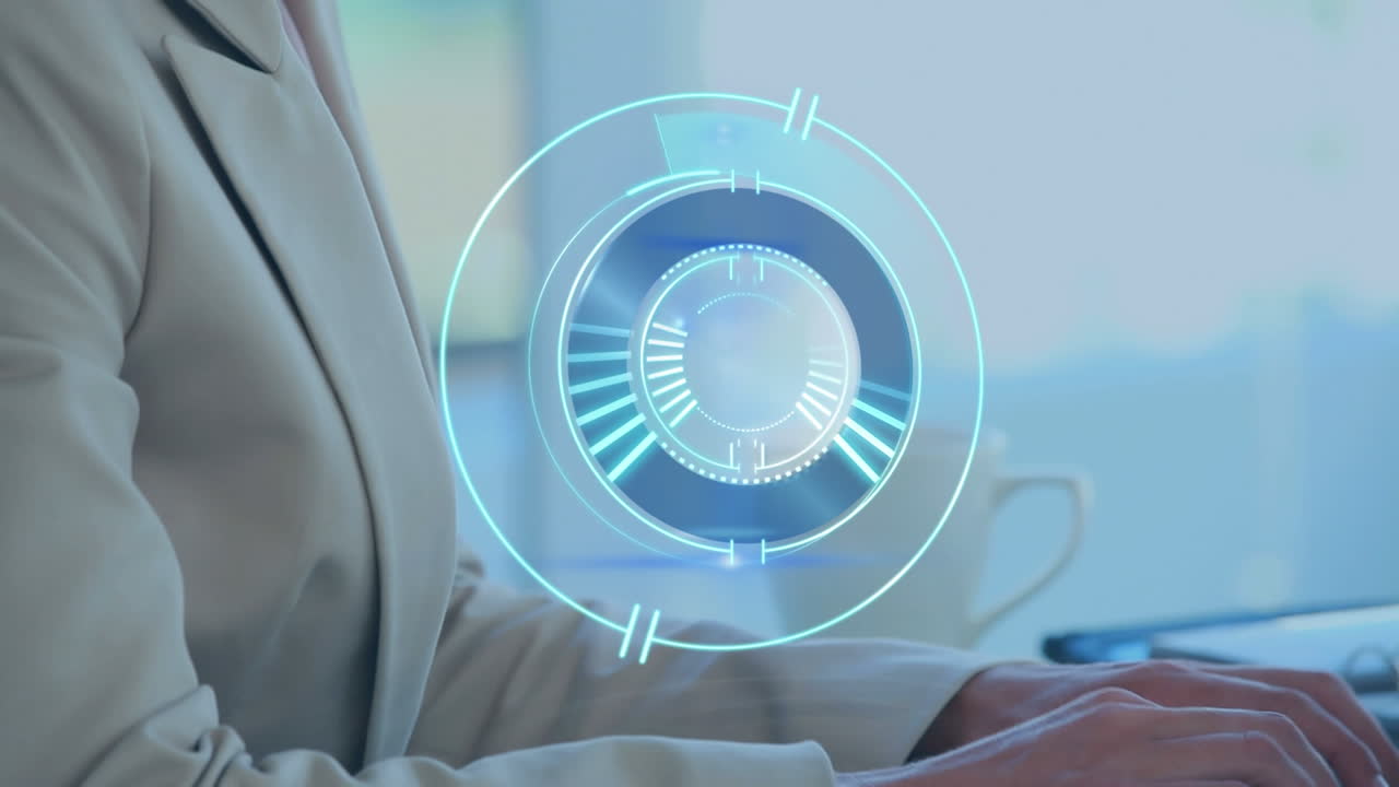 animación de un círculo de procesamiento sobre una mujer caucásica usando una computadora portátil