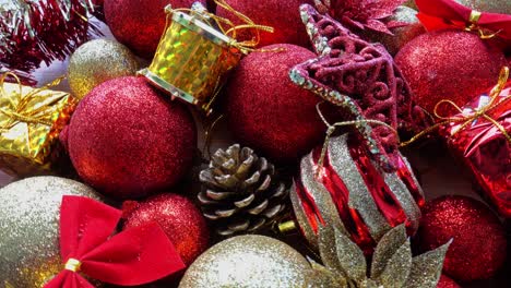 Close-Up-of-Golden-and-Red-Christmas-Balls-on-a-Christmas-Background