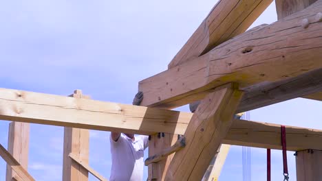 log home construction - timber frame installation