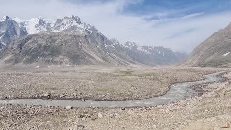 the long river is passing in manali with many hills
