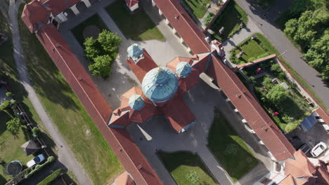 Birdseye-Aerial-View-of-Pilgrimage-Church-of-Our-Lady-Victorious,-Bílá-Hora,-Prague,-Czech-Republic