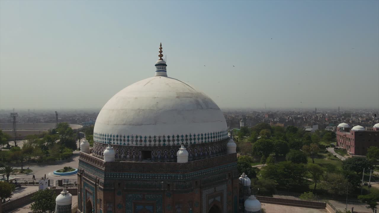 vista aérea de la tumba de hazrat shah rukn-e-alam en la ciudad de multan en punjab, pakistán