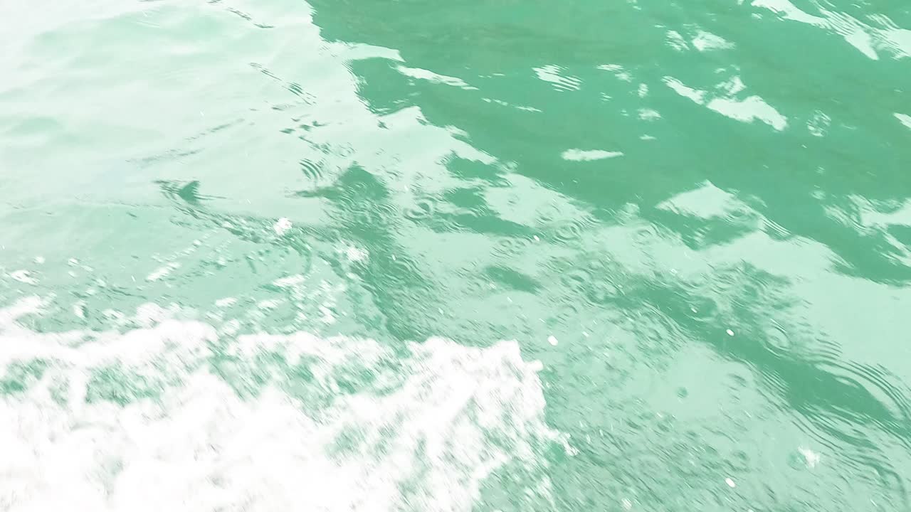 태국 크라비에서 바다의 부드러운 파도