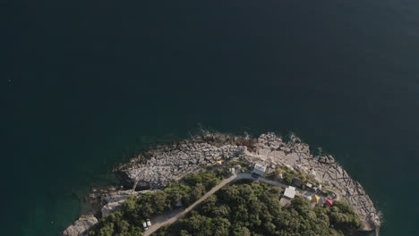 Croacia-Pula-Fort-Punt-Christo-Tiro-Con-Drones-De-La-Costa-En-4k