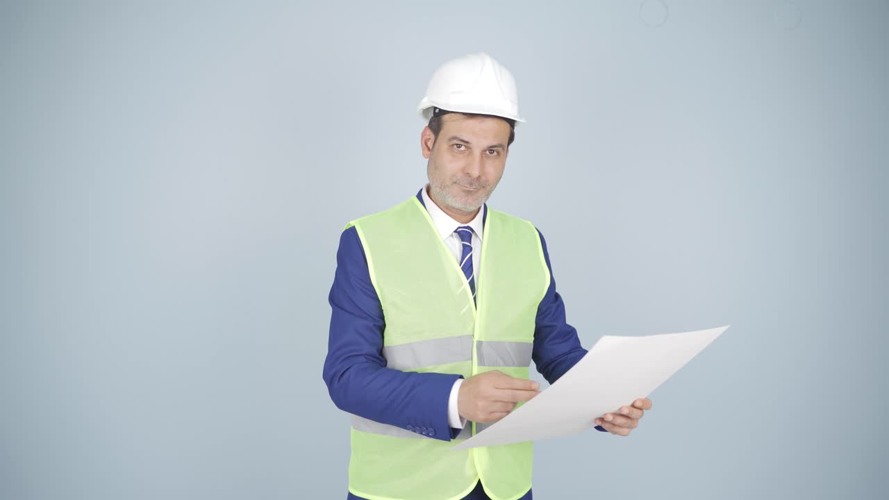 el ingeniero aprueba las noticias que escuchó.