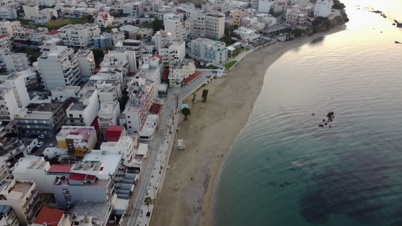 puesta de sol sobre el casco antiguo