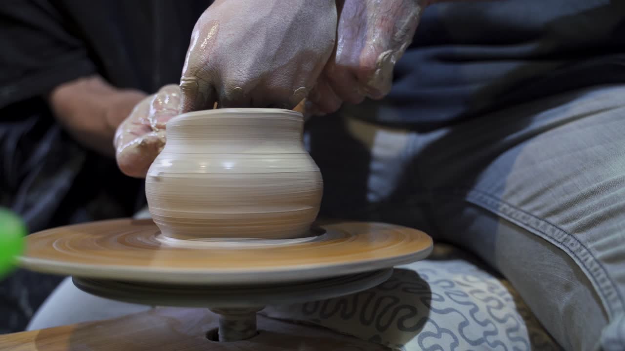 도자기 바 에 점토 그 을 형성 하는 도자기