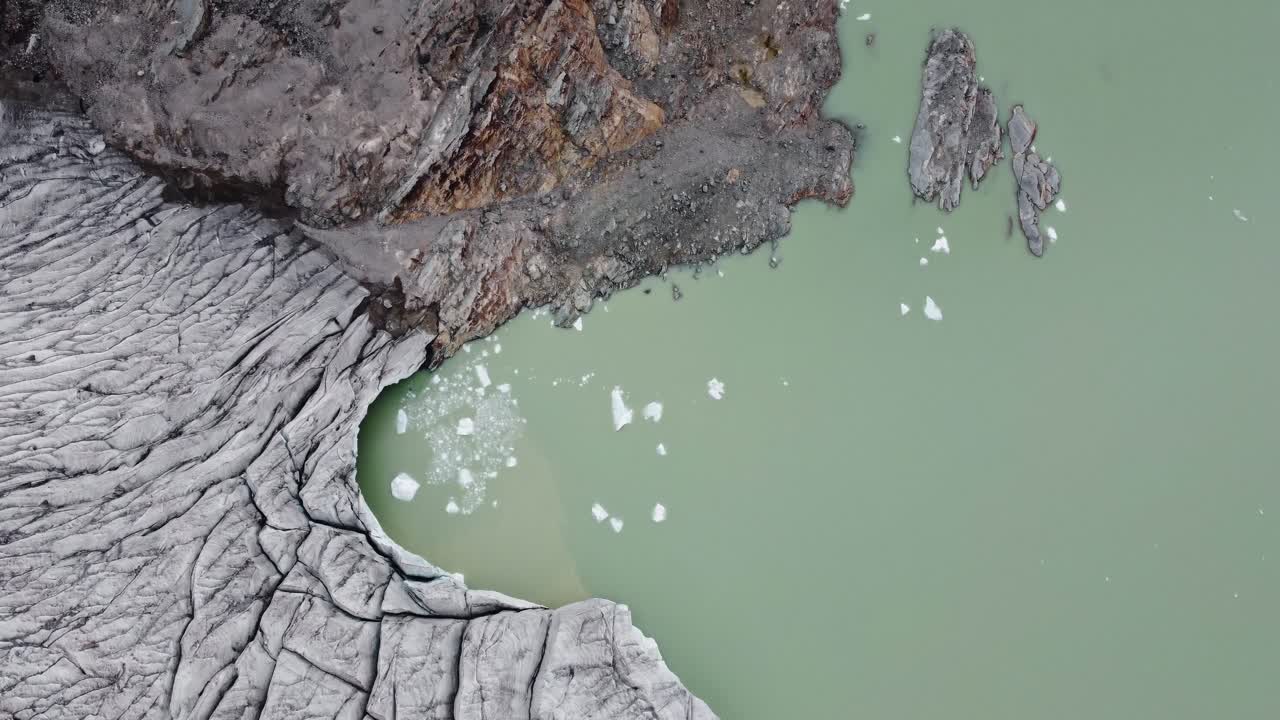 이탈리아 의 소드리오 주 발말렌코 에 있는 펠라리아 빙하 와 호수 - 위 에서 아래 로