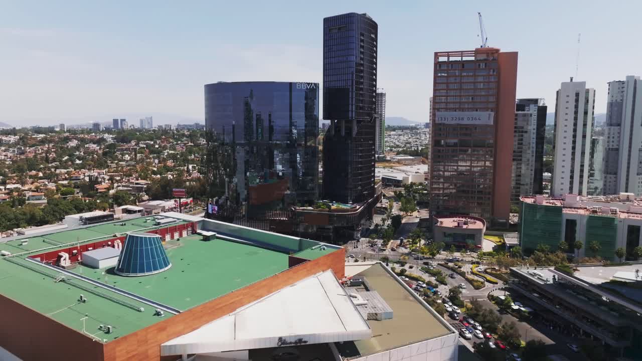 edificios altos negros del centro de negocios de andares en guadalajara, jalisco, méxico