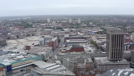 disparo de drones volando sobre el centro de la ciudad de birmingham en inglaterra 01