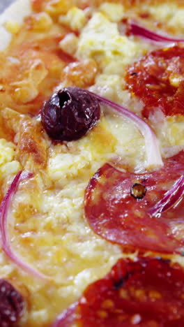 pizza al horno en un plato