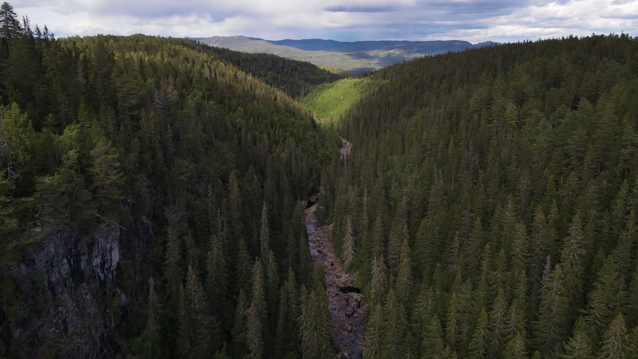 Klipper, dal og elv i Sør-Norge.