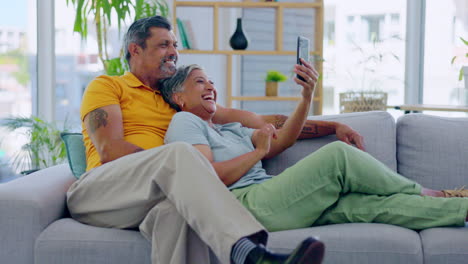 Selfie,-cuddle-and-happy-old-couple-with-relax