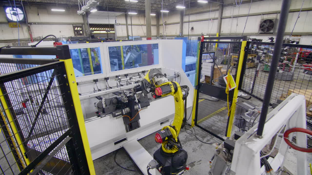 brazo robótico industrial que realiza operaciones en una fábrica que produce marcos de alambre