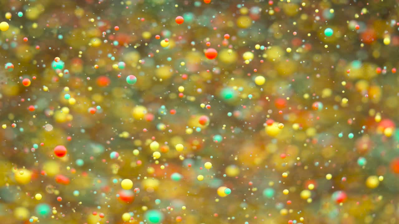 느린 움직임 밝은 색상 거품 오일 아름다운 페인트 우주 색상 움직이는 다채로운 클로즈업 아크릴 페인트 환상적인 표면 추상적인 다채로운 페인트 변형 구조 다채로운 거품