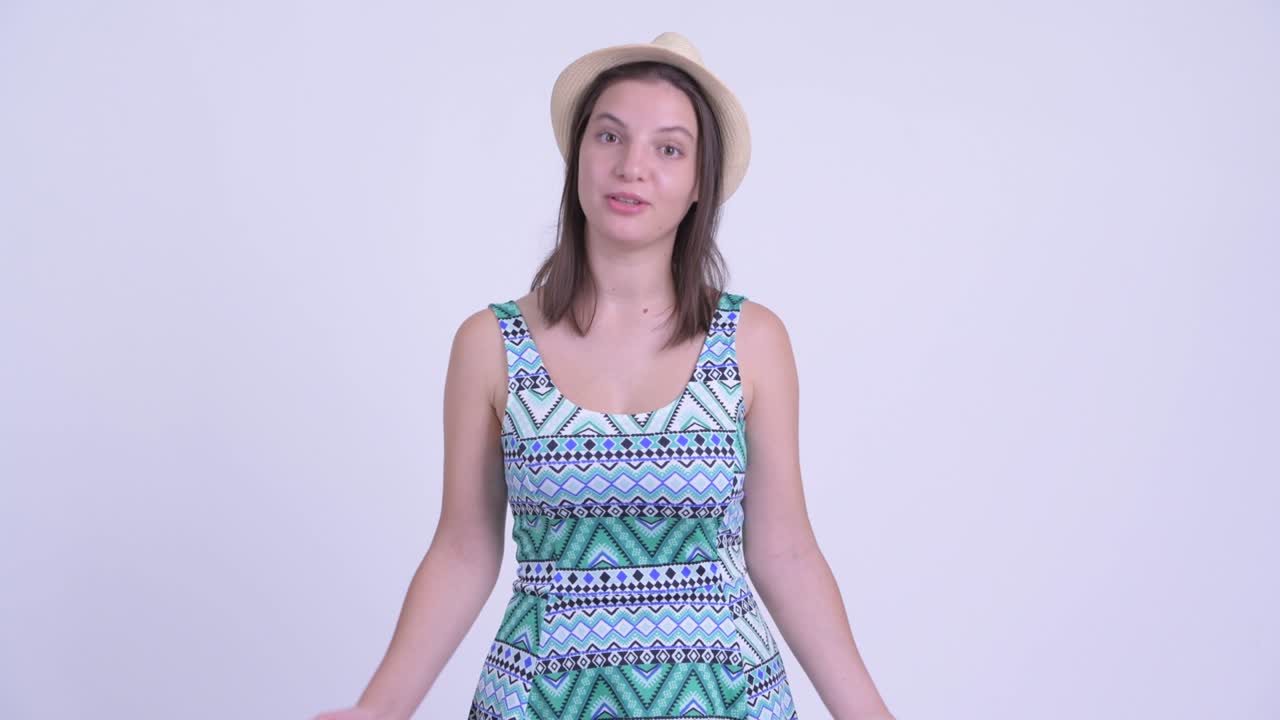 joven y hermosa turista feliz