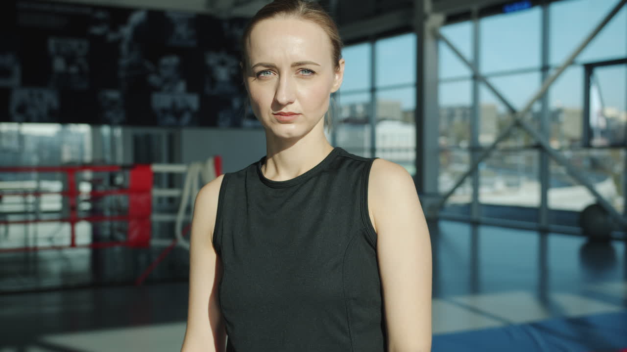 mujer en un gimnasio