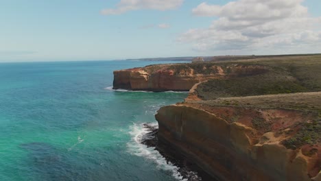 Costa-Australiana-Aérea-De-4k-En-El-Océano-Turquesa-Drone-Jib-Up-Shot