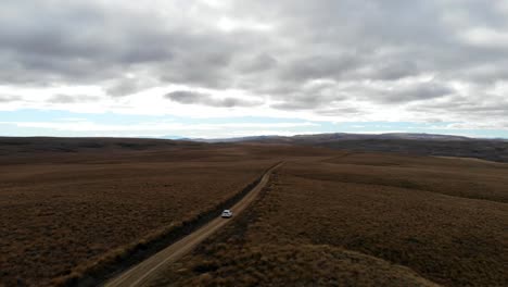 Car-approaches-Lake-Onslow-on-remote-and-lonely-road-in-the-Central-Otago-steppe