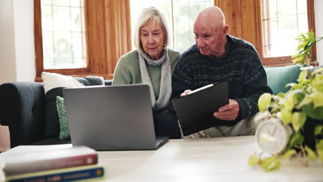 Finanzas,-Estrés-Y-Pareja-Mayor-Con-Laptop