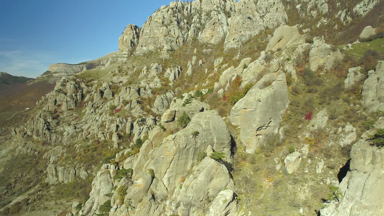 paisaje montañoso en otoño