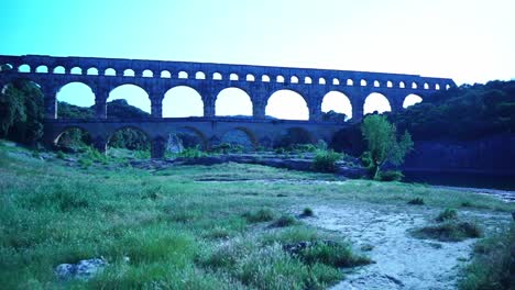 Antiguo-Gran-Acueducto-Romano-Para-Una-Ciudad-En-Francia