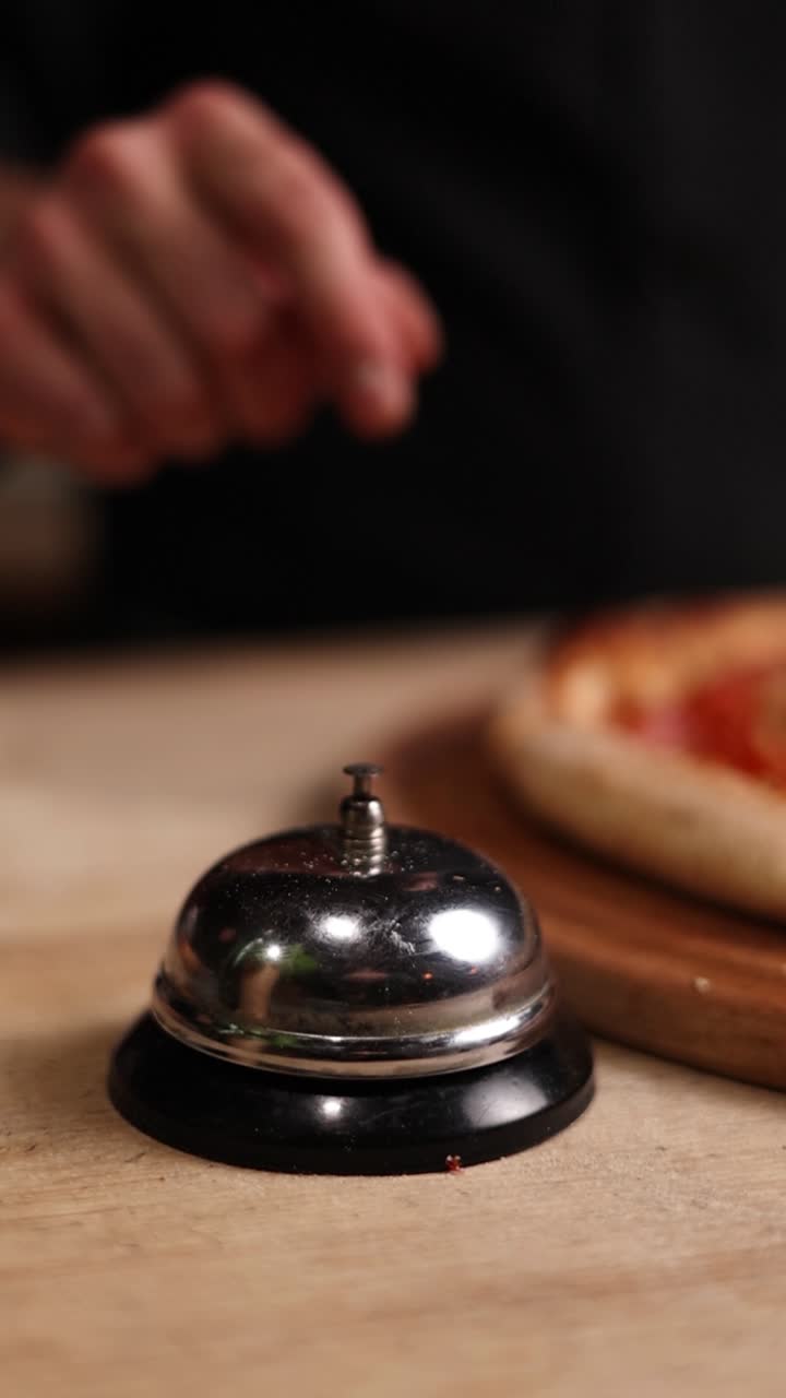 ordenando una pizza.