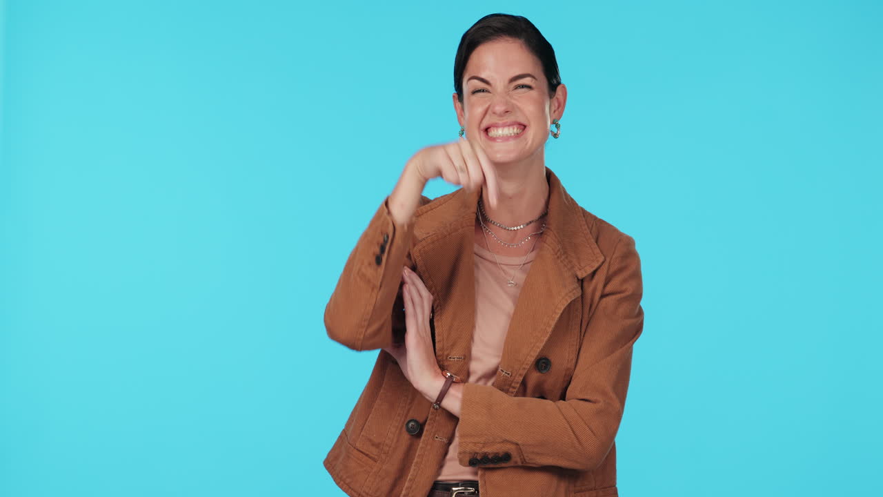 cara, graciosa y mujer con el signo de perdedor