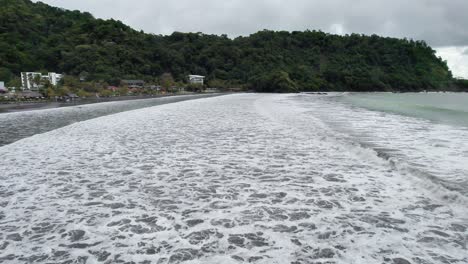 Flying-low-with-a-drone-over-Playa-Hermosa,-located-in-Bahia-Hermosa-in-Sardinal,-north-of-the-Guanacaste-province,-Costa-Rica