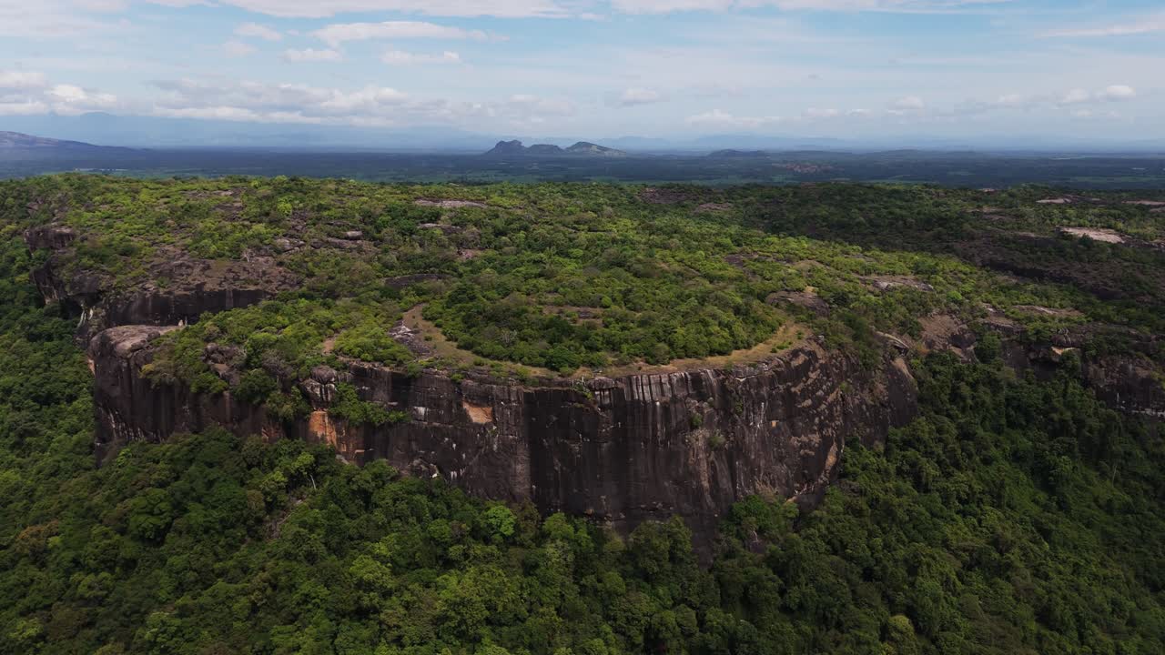 Danigala Circular Rock is a unique shaped rock with semi-circular shape of it. Known forUFO sightings. Amed Alien Mountain