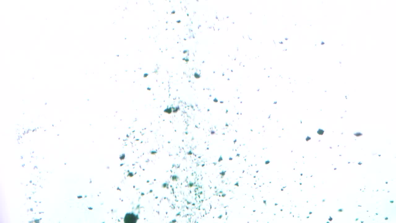 explosión de polvo de azul azulado