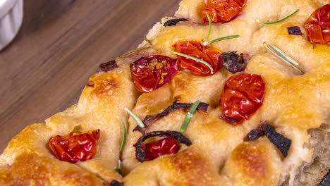 pan plano italiano casero - focaccia contorta