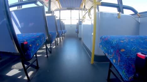 asientos vacíos en un autobús 4k