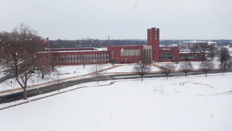 Schneeflocken,-Die-Auf-Amerikanische-Schule-Fallen