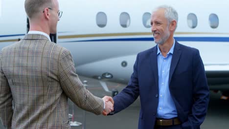 businessmen shaking hands with each other 4k